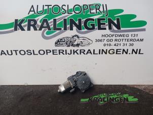 Begagnade Motor, dörrfönster Ford Focus 2 C+C 2.0 TDCi 16V Pris € 100,00 Marginaltabell erbjuds av Autosloperij Kralingen B.V.