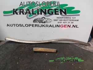 Usagé Dekorstripe, instrumentbräda Mercedes E (W211) 3.0 E-280 CDI 24V Prix € 100,00 Règlement à la marge proposé par Autosloperij Kralingen B.V.