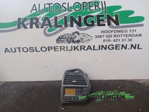 Gebruikte Luchtrooster Dashboard Citroen C4 Picasso (UD/UE/UF) 2.0 16V Autom. Prijs € 50,00 Margeregeling aangeboden door Autosloperij Kralingen B.V.