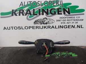 Używane Przelacznik Combi kolumny kierownicy Citroen C3 (FC/FL/FT) 1.1 Cena € 50,00 Procedura marży oferowane przez Autosloperij Kralingen B.V.