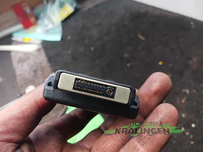 Bluetooth-modul från en Volkswagen Polo V (6R) 1.2 TDI 12V BlueMotion 2011