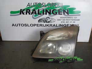 Używane Reflektor prawy Opel Vectra C GTS 1.8 16V Cena € 24,99 Procedura marży oferowane przez Autosloperij Kralingen B.V.