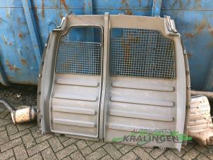 Gebruikte Tussenschot Cabine Volkswagen Caddy III (2KA,2KH,2CA,2CH) 2.0 SDI Prijs € 150,00 Margeregeling aangeboden door Autosloperij Kralingen B.V.