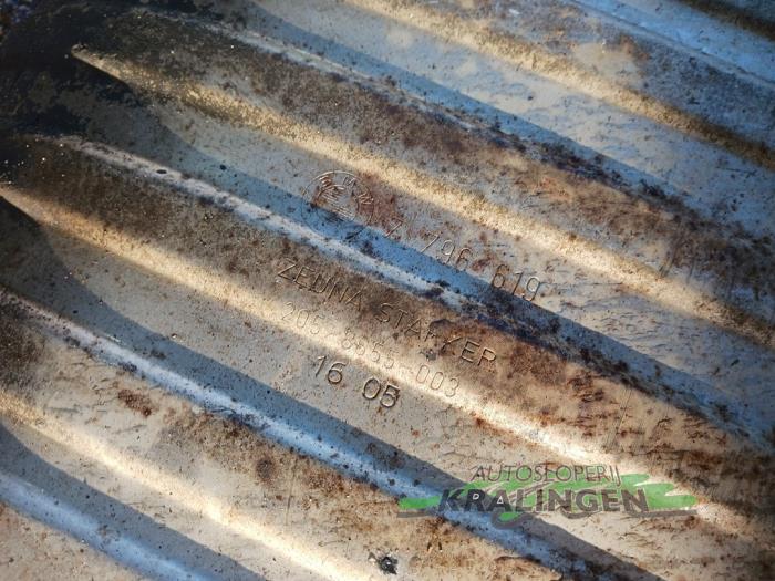 Avgassystem (komplett) från en BMW 7 serie (E65/E66/E67) 730d 24V 2005