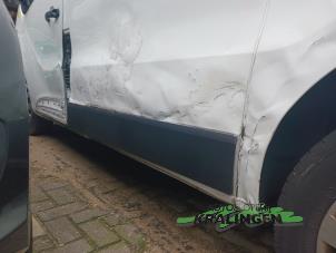 Gebruikte Sierstrip Renault Trafic (1FL/2FL/3FL/4FL) 1.6 dCi 115 Prijs € 60,50 Inclusief btw aangeboden door Autosloperij Kralingen B.V.