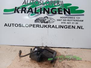 Begagnade Bakre bromsok, höger Volkswagen Passat Variant (365) 1.4 TSI 16V Pris € 24,99 Marginaltabell erbjuds av Autosloperij Kralingen B.V.