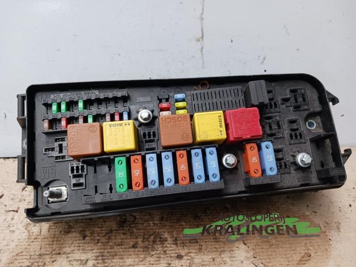 Skrzynka bezpieczników z Opel Signum (F48) 2.2 direct 16V 2006