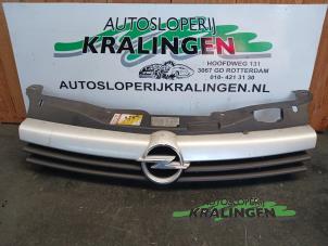 Używane Grill Opel Astra H SW (L35) 1.6 16V Twinport Cena € 50,00 Procedura marży oferowane przez Autosloperij Kralingen B.V.