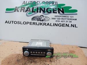 Używane Radioodtwarzacz CD Mitsubishi Colt (Z2/Z3) 1.3 16V Cena € 74,99 Procedura marży oferowane przez Autosloperij Kralingen B.V.