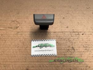 Gebruikte Gevarenlicht Schakelaar Hyundai Accent 1.3i 12V Prijs € 9,99 Margeregeling aangeboden door Autosloperij Kralingen B.V.