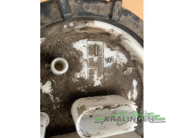 Benzinepomp van een Skoda Fabia II (5J) 1.4i 16V 2009