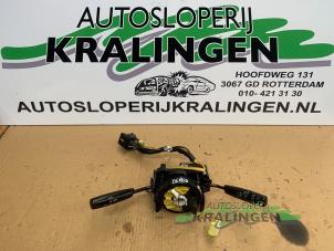 Używane Przelacznik kierunkowskazu Mazda Demio (DW) 1.3 16V Cena € 50,00 Procedura marży oferowane przez Autosloperij Kralingen B.V.