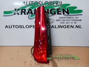 Begagnade Baklykta, vänster Kia Cee'd Sporty Wagon (EDF) 1.6 CVVT 16V Pris € 24,99 Marginaltabell erbjuds av Autosloperij Kralingen B.V.