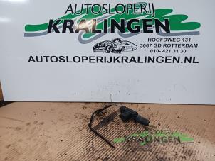 Gebruikte Centrale deurvergrendelingsmotor Kia Carens II (FJ) 1.8i 16V Prijs € 24,99 Margeregeling aangeboden door Autosloperij Kralingen B.V.