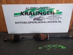 Begagnade Drivaxel, höger fram Opel Zafira (M75) 2.2 16V Direct Ecotec Pris € 24,99 Marginaltabell erbjuds av Autosloperij Kralingen B.V.