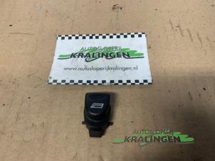 Gebruikte Raam schakelaar elektrisch Alfa Romeo GT (937) 1.9 JTD 16V Multijet Prijs € 25,00 Margeregeling aangeboden door Autosloperij Kralingen B.V.