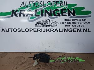Gebruikte Motor Tankklepvergrendeling Mini Mini Cooper S (R53) 1.6 16V Prijs € 7,99 Margeregeling aangeboden door Autosloperij Kralingen B.V.