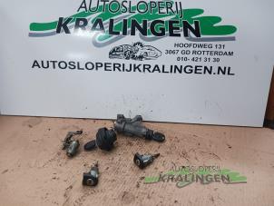 Begagnade Låsuppsättning Volkswagen Polo IV (9N1/2/3) 1.4 16V Pris € 74,99 Marginaltabell erbjuds av Autosloperij Kralingen B.V.