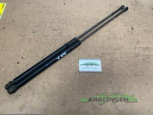 Begagnade Set med gasfjädrar, baklucka Volvo V40 (VW) 1.8 16V Pris € 19,99 Marginaltabell erbjuds av Autosloperij Kralingen B.V.