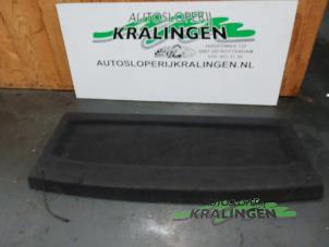 Gebruikte Hoedenplank Volkswagen Polo IV (9N1/2/3) 1.4 16V Prijs € 24,99 Margeregeling aangeboden door Autosloperij Kralingen B.V.