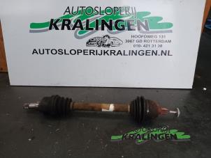 Begagnade Drivaxel, vänster fram Ford Focus C-Max 1.6 16V Pris € 24,99 Marginaltabell erbjuds av Autosloperij Kralingen B.V.