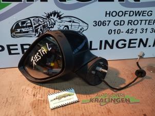 Gebruikte Buitenspiegel links Ford Fiesta 6 (JA8) 1.4 TDCi Prijs € 74,99 Margeregeling aangeboden door Autosloperij Kralingen B.V.