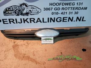 Begagnade Grill Ford Fiesta 6 (JA8) 1.4 TDCi Pris € 19,99 Marginaltabell erbjuds av Autosloperij Kralingen B.V.