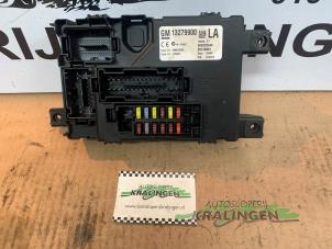 Begagnade Säkringsbox Opel Corsa D 1.2 16V Pris € 25,00 Marginaltabell erbjuds av Autosloperij Kralingen B.V.