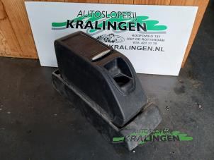 Gebruikte Armleuning Peugeot Partner (GC/GF/GG/GJ/GK) 1.6 HDI 90 16V Prijs € 100,00 Margeregeling aangeboden door Autosloperij Kralingen B.V.