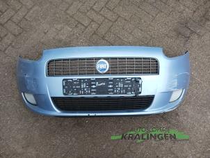 Gebruikte Voorbumper Fiat Grande Punto (199) 1.4 Prijs € 49,99 Margeregeling aangeboden door Autosloperij Kralingen B.V.