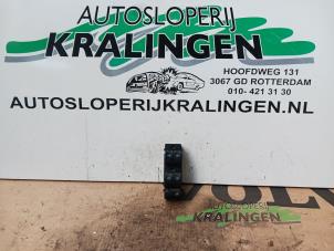 Begagnade Brytare, eldrivna fönster Renault Koleos I 2.5 16V Pris € 99,99 Marginaltabell erbjuds av Autosloperij Kralingen B.V.