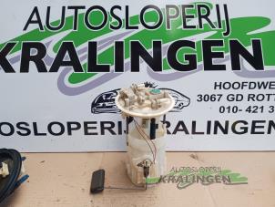 Begagnade Tankflottör Opel Vivaro 1.9 DI Pris € 24,99 Marginaltabell erbjuds av Autosloperij Kralingen B.V.