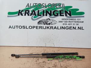 Gebruikte Gasdemper Motorkap Set Mini Mini Cooper S (R53) 1.6 16V Prijs € 19,99 Margeregeling aangeboden door Autosloperij Kralingen B.V.