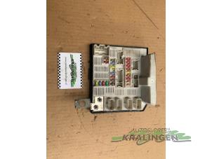 Begagnade Säkringsbox Renault Megane II CC (EM) 2.0 16V Pris € 74,98 Marginaltabell erbjuds av Autosloperij Kralingen B.V.