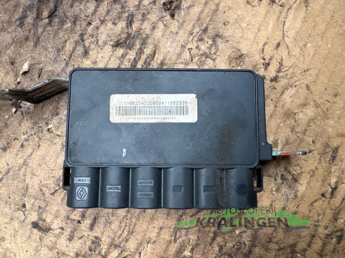 Säkringsbox från en Renault Megane III Coupe (DZ) 1.5 dCi 110 2011