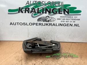 Begagnade Domkraftsset Toyota Aygo (B10) 1.0 12V VVT-i Pris € 24,99 Marginaltabell erbjuds av Autosloperij Kralingen B.V.