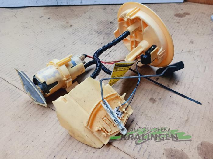 Elektrisk bränslepump från en Land Rover Freelander Hard Top 2.0 td4 16V 2001