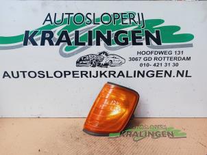 Gebruikte Richtingaanwijzer links Mercedes 190 (W201) 2.0 E Prijs € 19,99 Margeregeling aangeboden door Autosloperij Kralingen B.V.