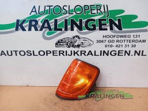 Gebruikte Richtingaanwijzer links Mercedes 190 (W201) 2.0 E Prijs € 19,99 Margeregeling aangeboden door Autosloperij Kralingen B.V.