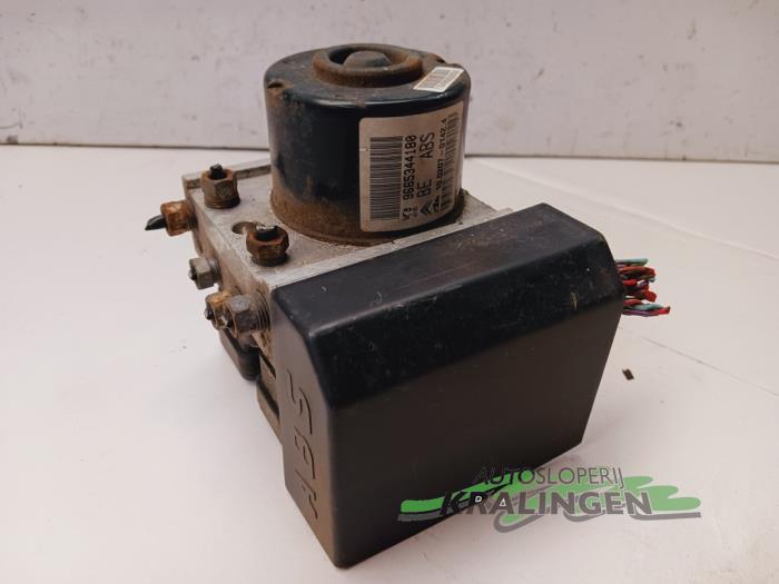 ABS-pump från en Peugeot 207/207+ (WA/WC/WM) 1.4 16V VTi 2009
