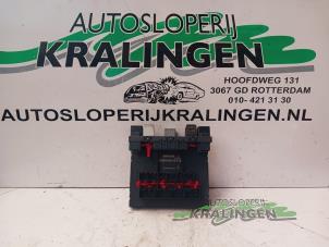 Gebruikte Zekeringkast Volkswagen Passat Variant (3C5) 2.0 FSI 16V Prijs € 29,99 Margeregeling aangeboden door Autosloperij Kralingen B.V.
