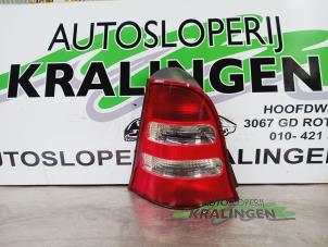 Używane Tylne swiatlo pozycyjne lewe Mercedes A (W168) 1.4 A-140 Cena € 14,98 Procedura marży oferowane przez Autosloperij Kralingen B.V.