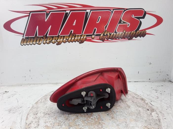 Achterlicht rechts van een Alfa Romeo 147 (937) 1.6 HP Twin Spark 16V 2008