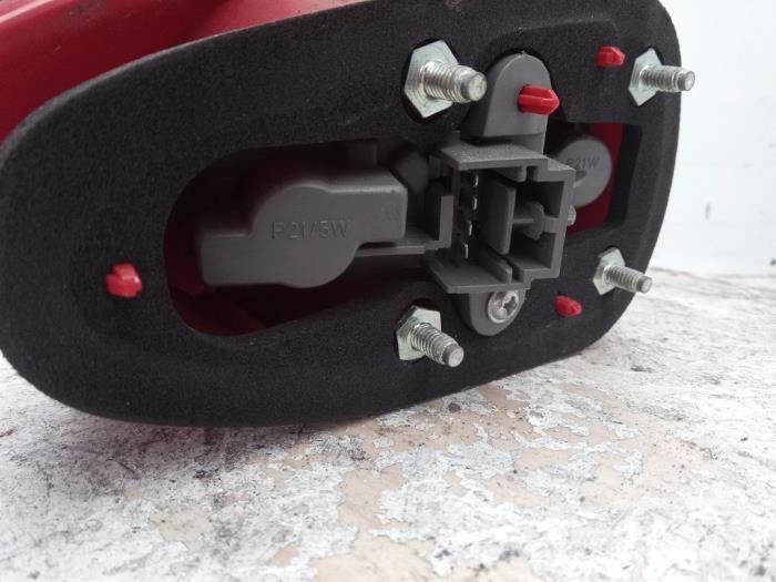 Achterlicht rechts van een Alfa Romeo 147 (937) 1.6 HP Twin Spark 16V 2008