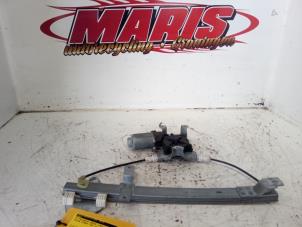 Gebruikte Raammechaniek 4Deurs links-achter Nissan Almera Tino (V10M) 1.8 16V Prijs € 25,00 Margeregeling aangeboden door Autosloopbedrijf gebr. Maris