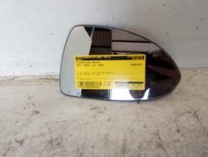 Gebruikte Spiegelglas rechts Opel Corsa D 1.2 16V Prijs € 15,00 Margeregeling aangeboden door Autosloopbedrijf gebr. Maris