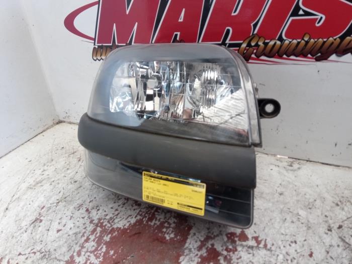 Strålkastare, höger från en Fiat Doblo (223A/119) 1.2 2001