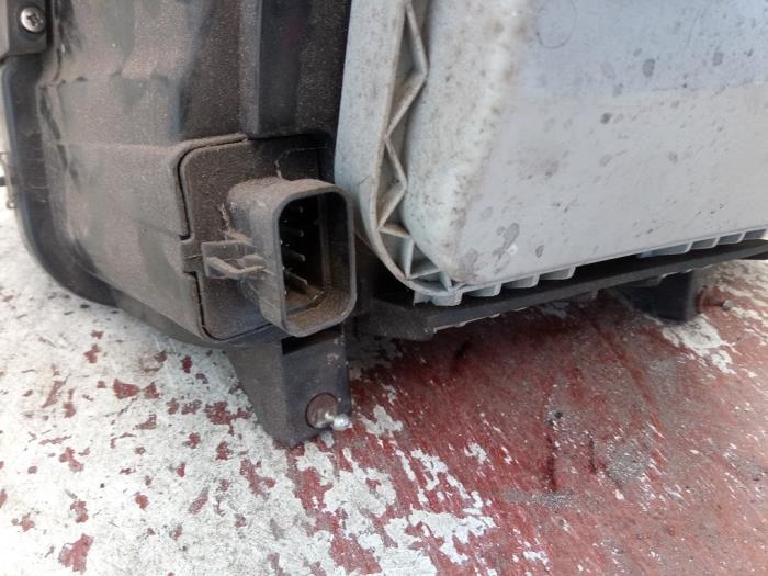 Strålkastare, höger från en Fiat Doblo (223A/119) 1.2 2001