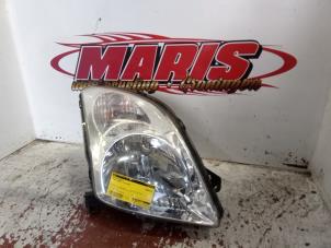 Gebruikte Koplamp rechts Suzuki Swift (ZA/ZC/ZD1/2/3/9) 1.3 VVT 16V Prijs € 45,00 Margeregeling aangeboden door Autosloopbedrijf gebr. Maris