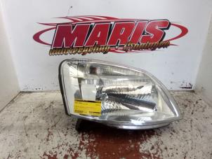 Gebruikte Koplamp rechts Peugeot Partner 2.0 HDI Prijs € 30,00 Margeregeling aangeboden door Autosloopbedrijf gebr. Maris